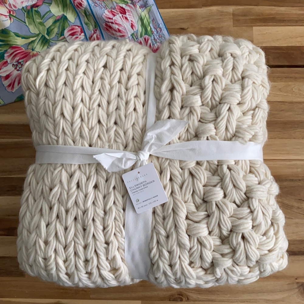 Pottery Barn NWT Ellsworth Chunky Border Throw/Yarn dyed